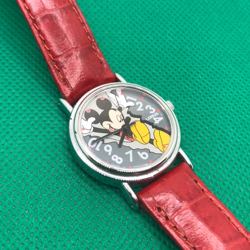 Mickey Mouse Bursting Through Dial Lorus‎